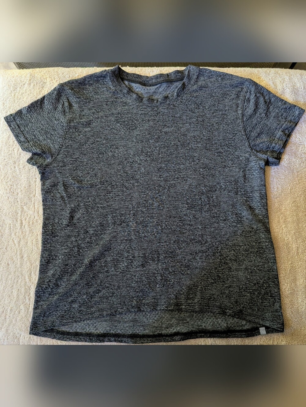 $16 Lululemon Size 6 Short Sleeve Shirt Grey Black Mesh EUC *No Tag*